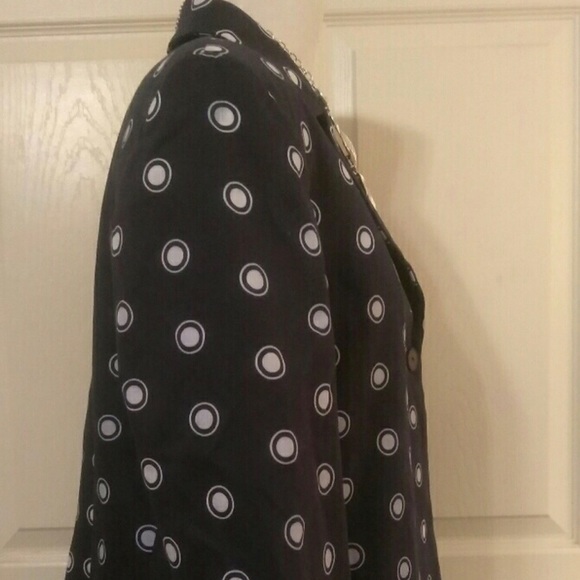 Like new Linda Allard Ellen Tracy Navy & White Polka Dot 2 Pc Suit. is Size 6 - Picture 9 of 12